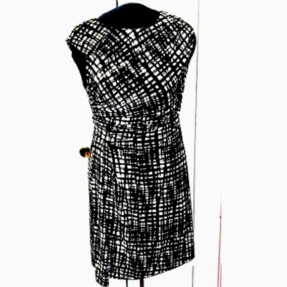 SLEEVELESS DRESS - Picture 2 of 7